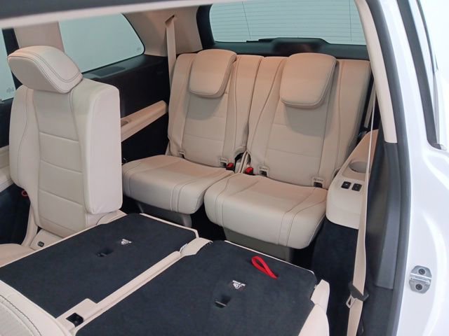 Used 2025 Mercedes-Benz GLS 450 4MATIC image 11