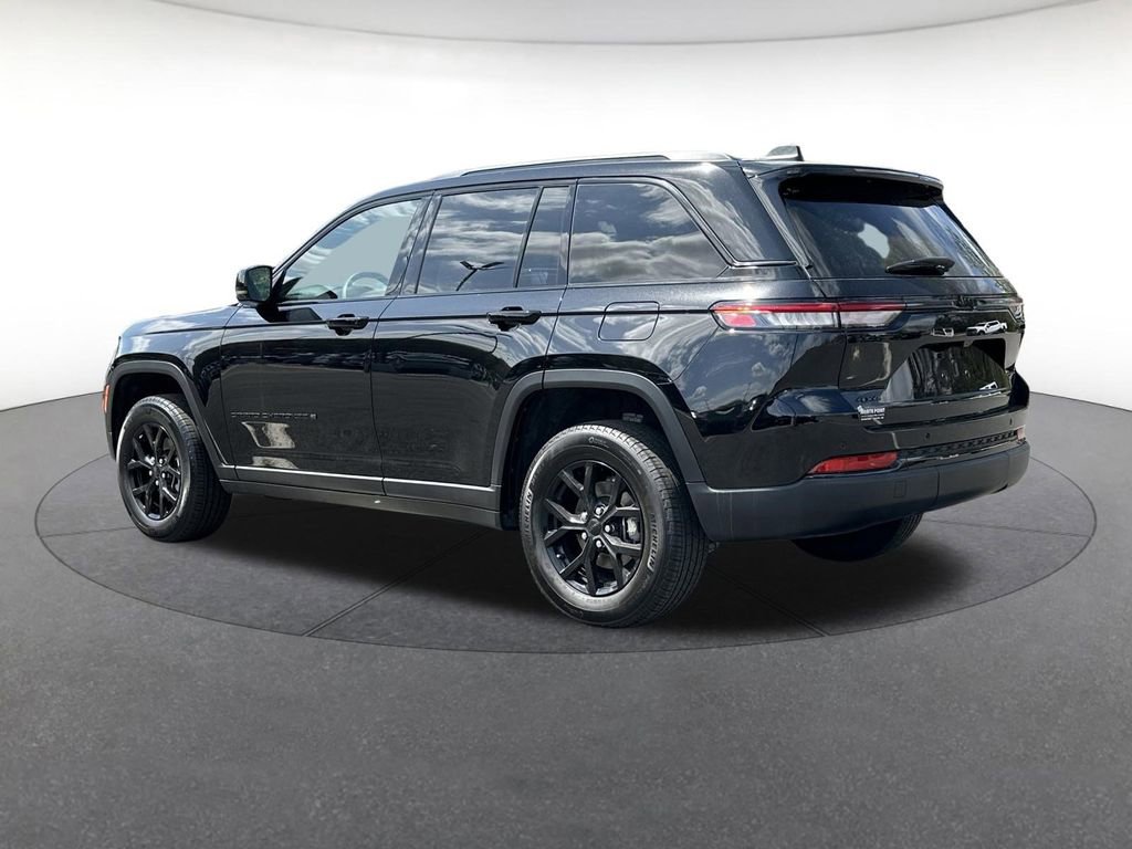 Certified 2025 Jeep Grand Cherokee Altitude image 3