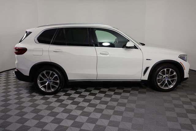 Used 2022 BMW X5 xDrive45e w/ Executive Package image 9