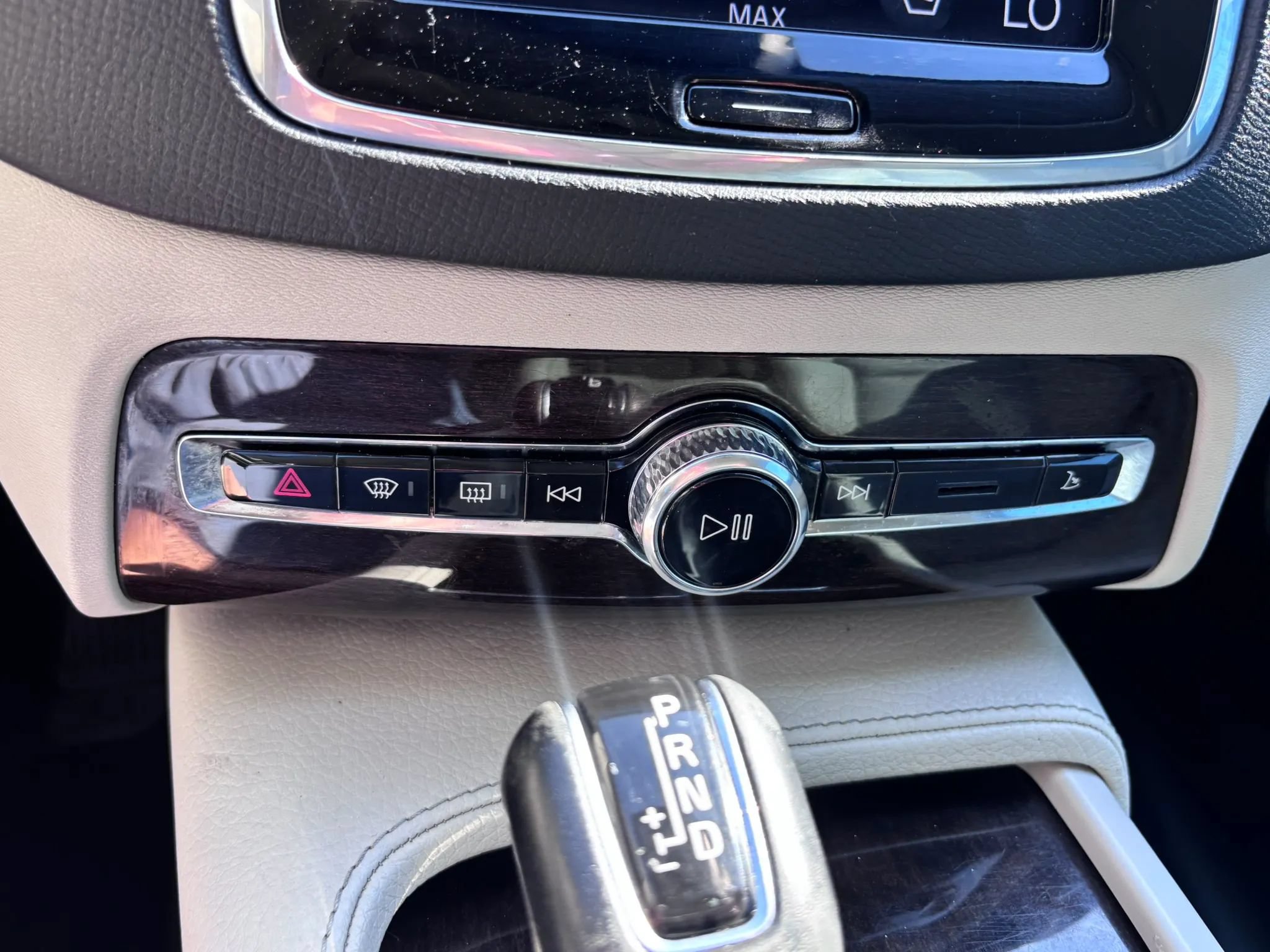 Used 2019 Volvo XC90 T6 Momentum w/ Advanced Package AWD/4WD image 14