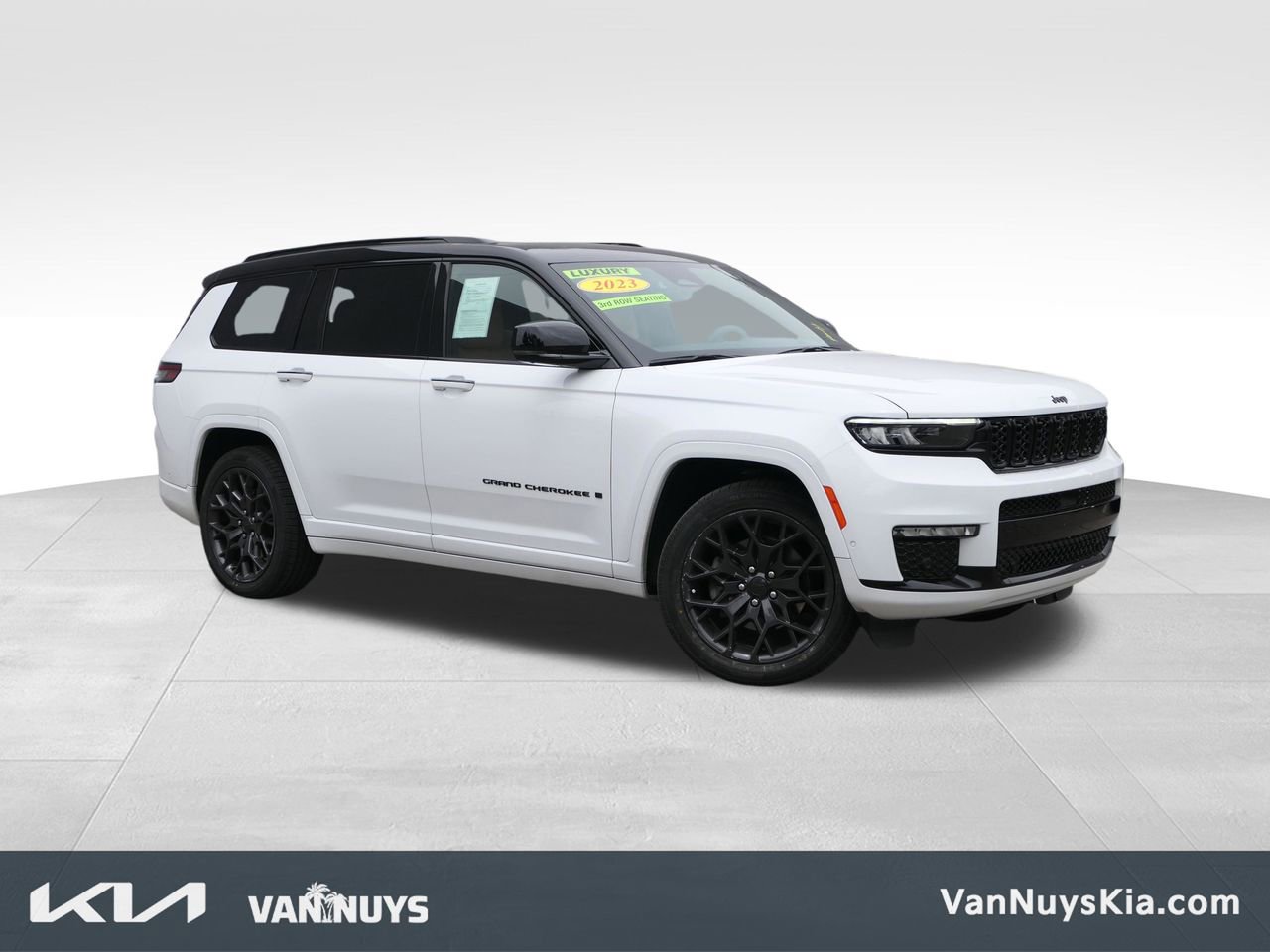 Used 2023 Jeep Grand Cherokee L Summit AWD/4WD image 1
