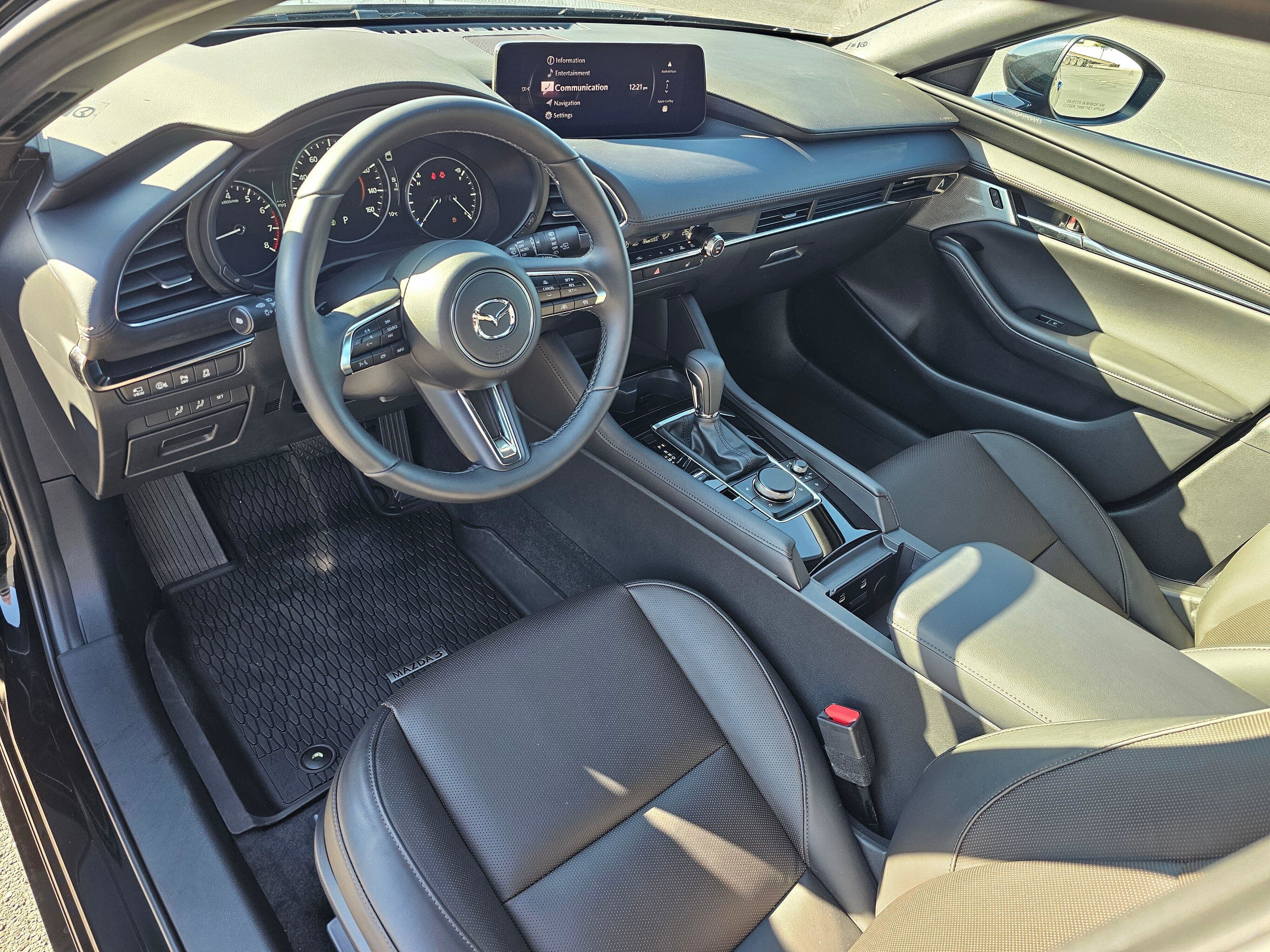 Used 2025 MAZDA MAZDA3 Hatchback w/Premium Plus Pkg image 2