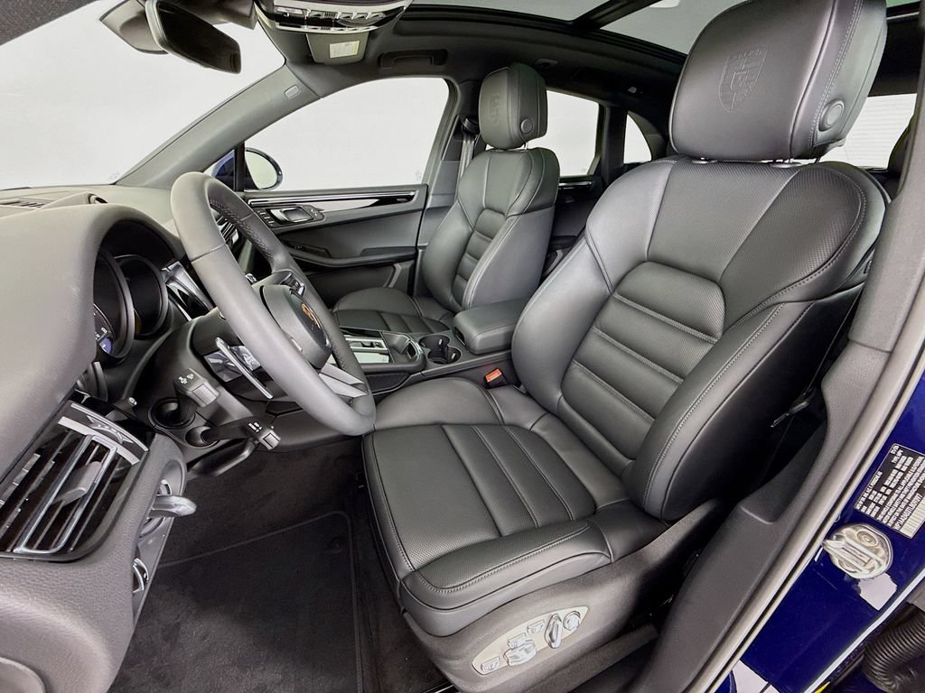 New 2026 Porsche Macan AWD/4WD image 5