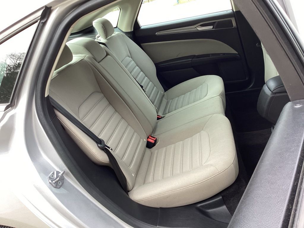 Used 2018 Ford Fusion S image 32