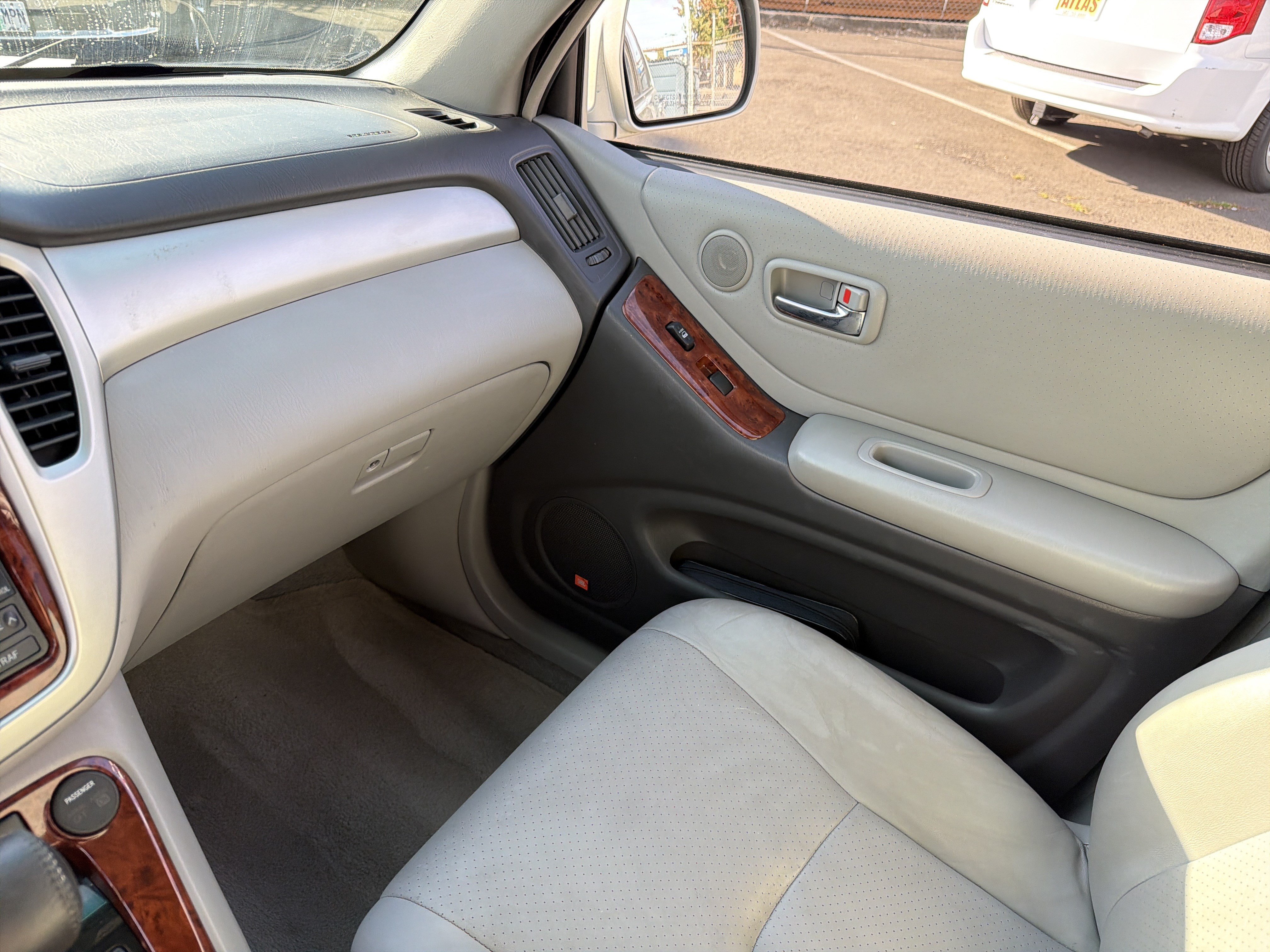 Used 2005 Toyota Highlander 4WD V6 w/ 3rd Row image 24