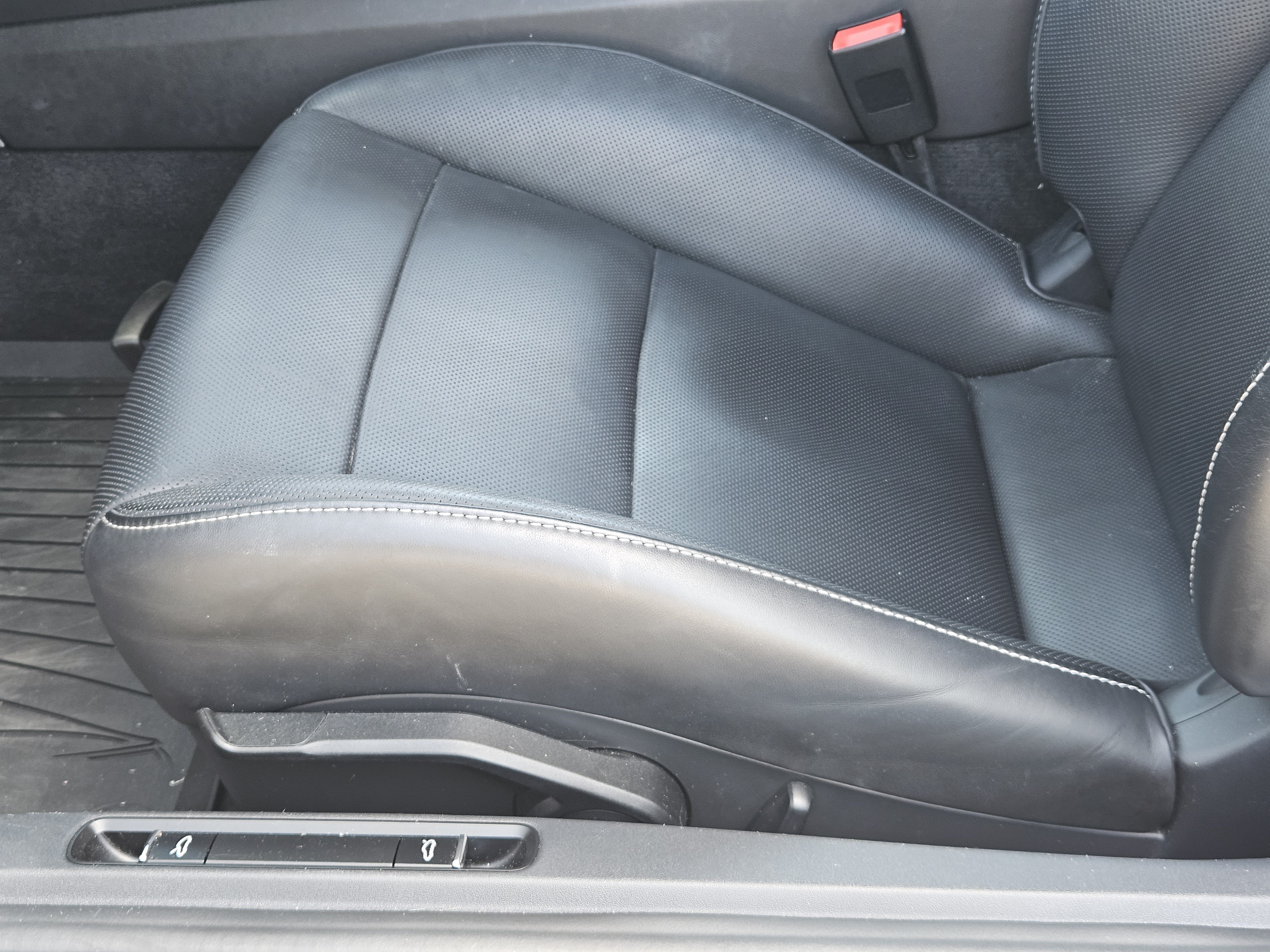 Certified 2024 Porsche 718 Boxster RWD image 26