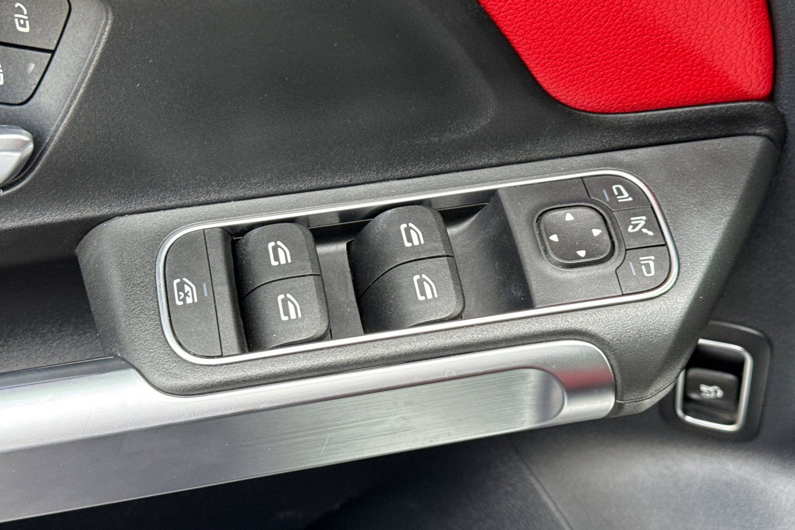 Certified 2022 Mercedes-Benz GLB 35 AMG GLB 35 AMG image 28