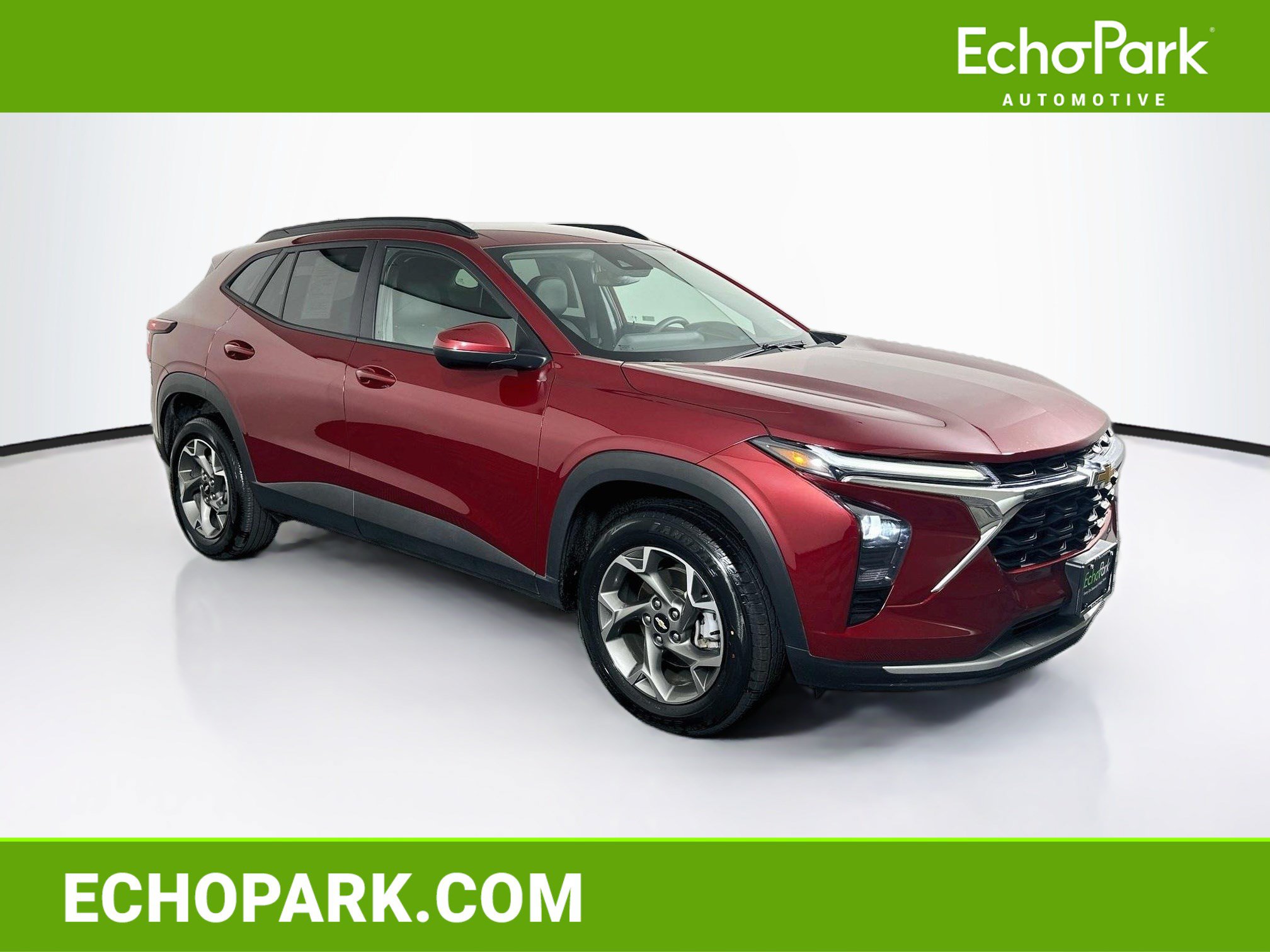 Used 2025 Chevrolet Trax LT FWD image 1