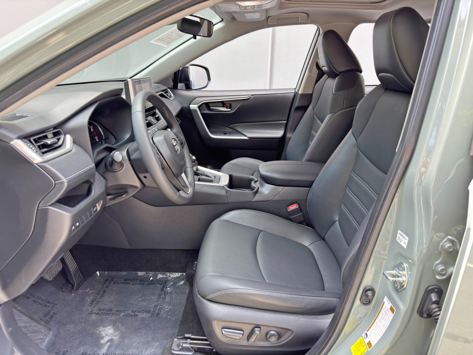 Used 2023 Toyota RAV4 XLE Premium FWD image 16