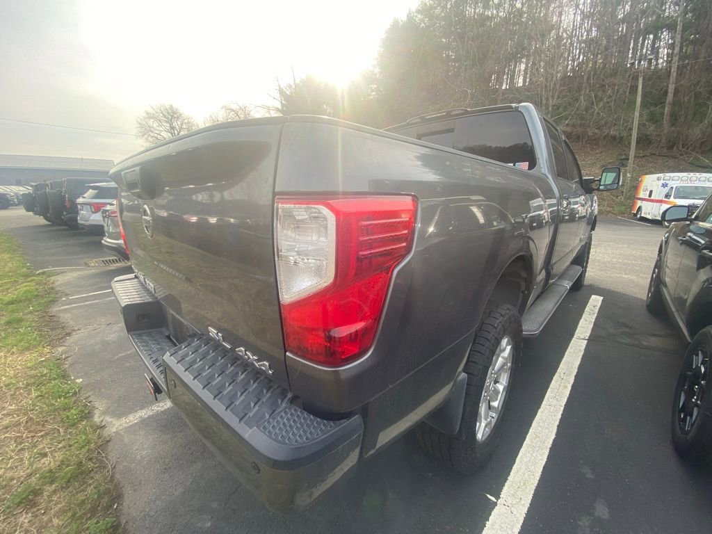 Used 2016 Nissan Titan SL image 4
