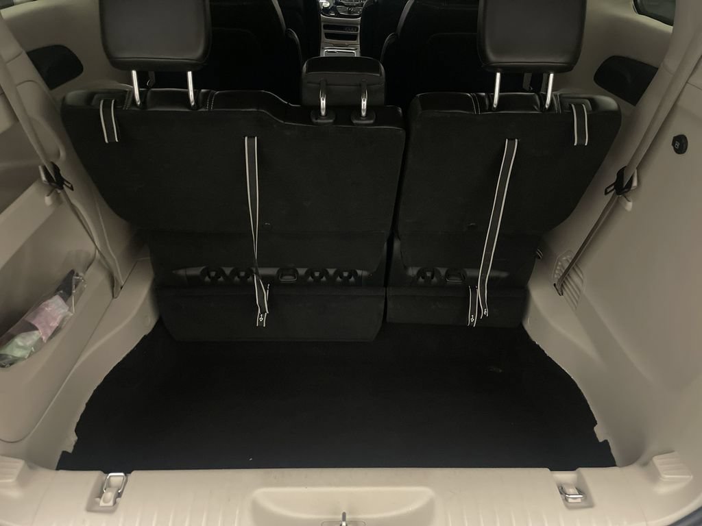 Used 2024 Chrysler Pacifica Touring-L FWD image 18