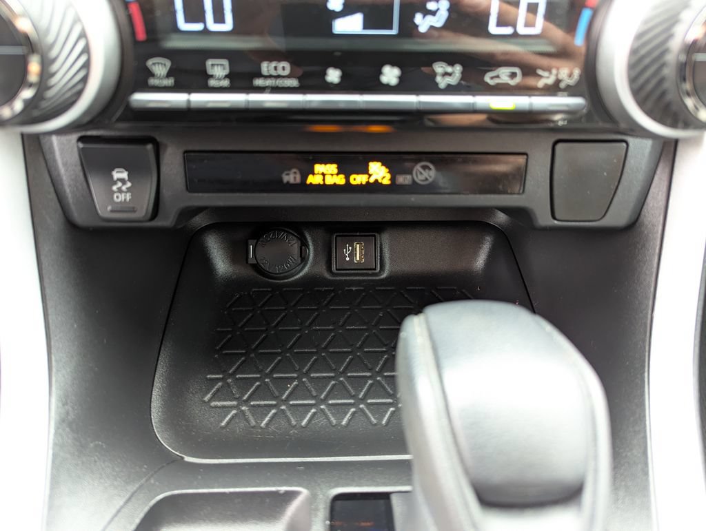 Used 2023 Toyota RAV4 XLE AWD/4WD image 24