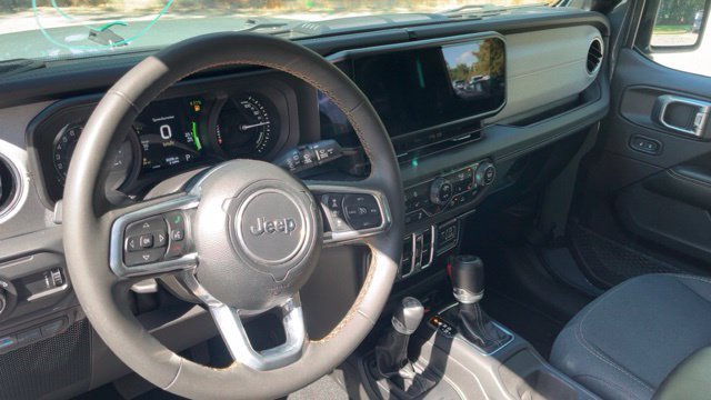 Used 2024 Jeep Wrangler Unlimited Sahara w/ Safety Group AWD/4WD image 6