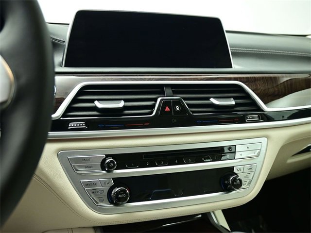 Used 2017 BMW 750i image 22