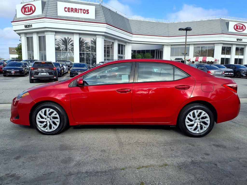 Used 2019 Toyota Corolla LE image 2