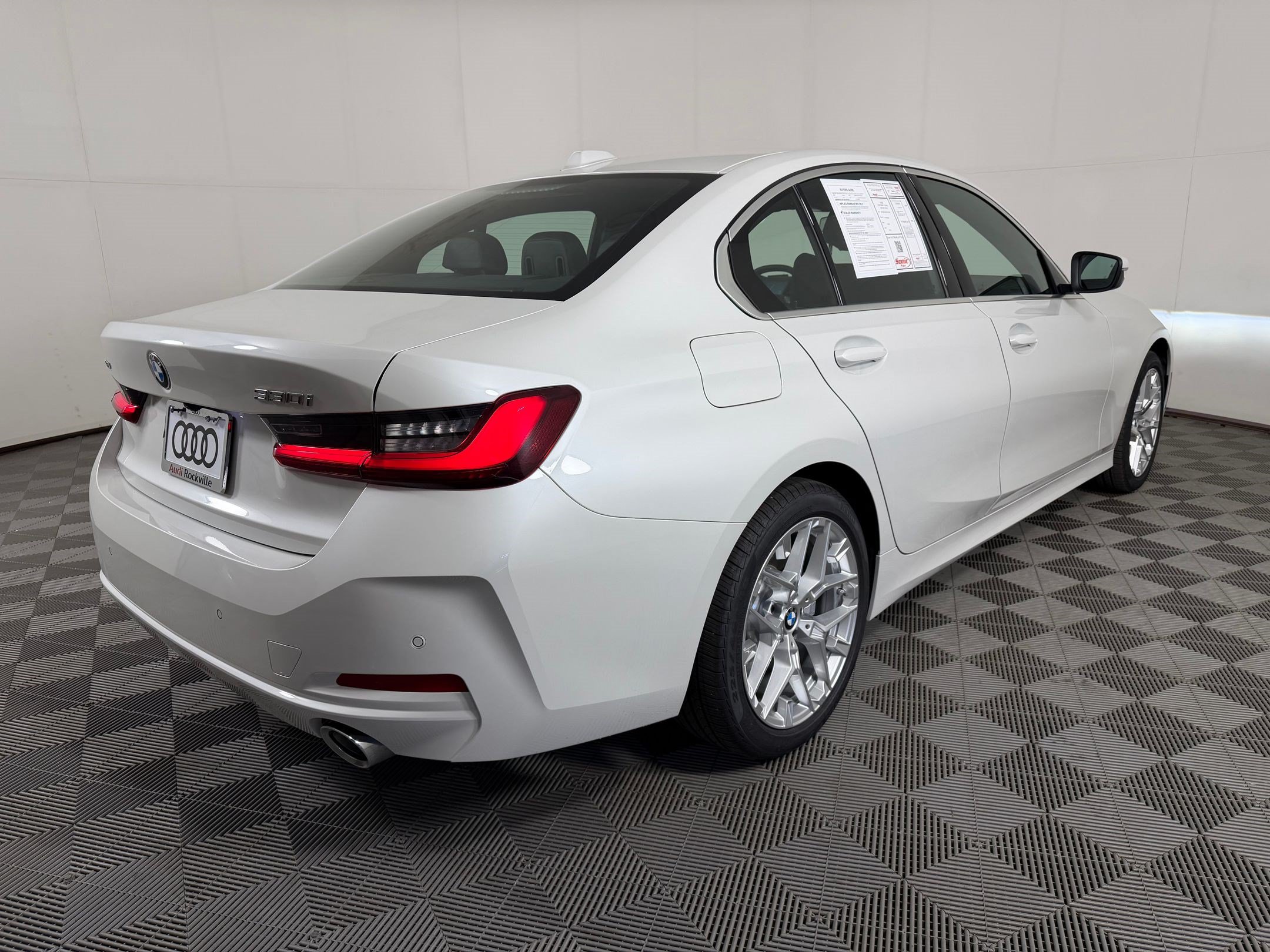 Used 2026 BMW 330i xDrive Sedan w/ Convenience Package AWD/4WD image 9