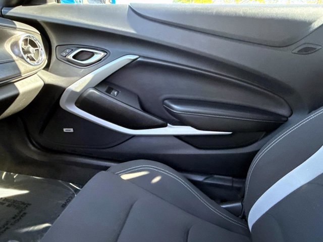 Used 2022 Chevrolet Camaro LT w/ Technology Package RWD image 17