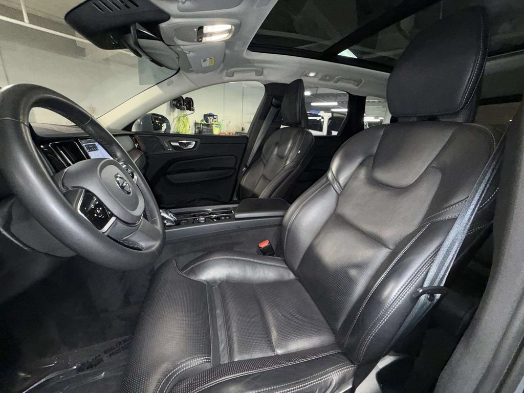 Used 2023 Volvo XC60 T8 Ultimate w/ Climate Package AWD/4WD image 2