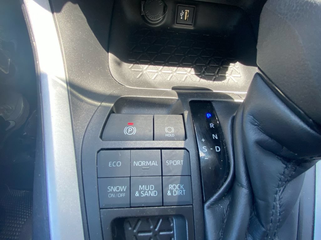 Used 2023 Toyota RAV4 LE AWD/4WD image 22