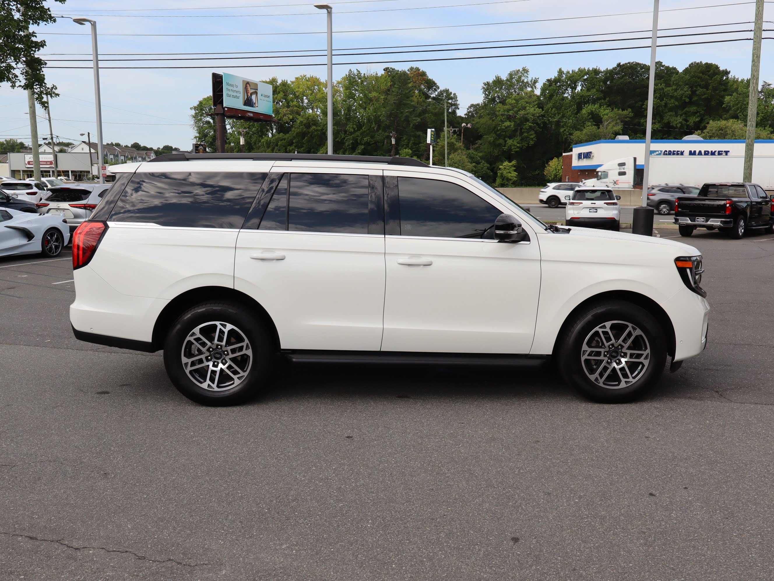 Used 2025 Ford Expedition Active RWD image 11