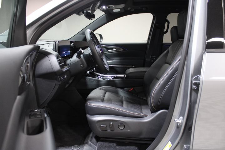 Used 2026 Chevrolet Traverse High Country w/ LPO, Floor Liner Package AWD/4WD image 13