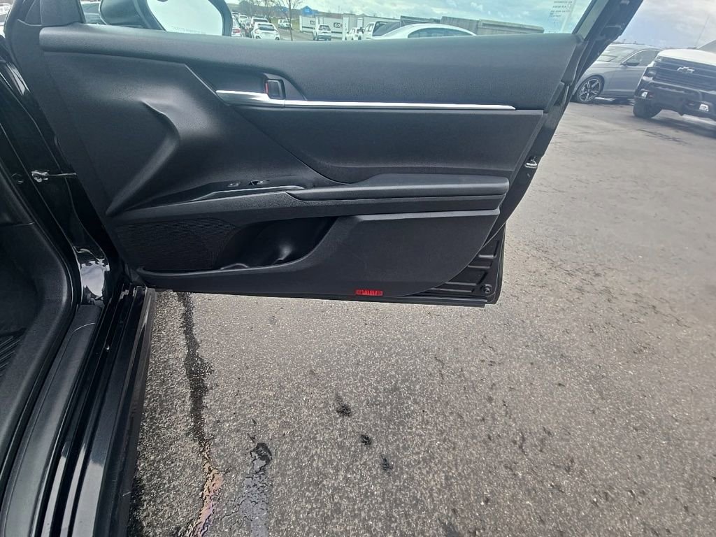 Used 2020 Toyota Camry SE image 25