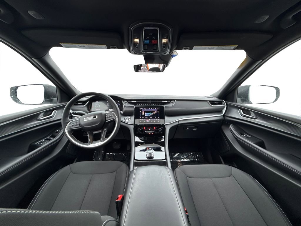 Used 2025 Jeep Grand Cherokee L Laredo w/ Luxury Tech Group I image 18