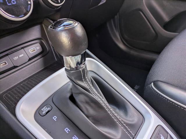 Used 2022 Hyundai Venue Limited image 12