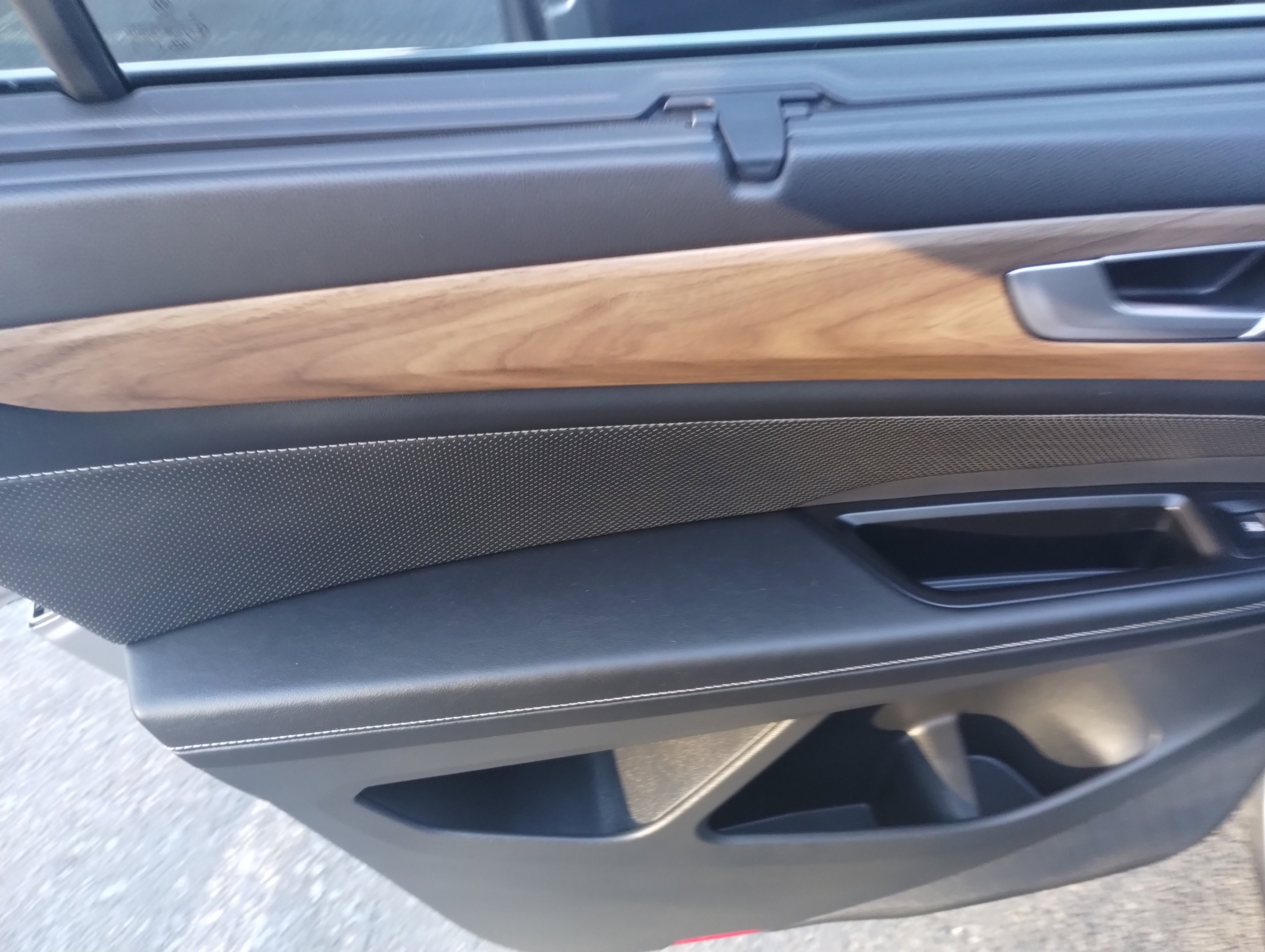 Used 2024 Volkswagen Atlas SE image 16