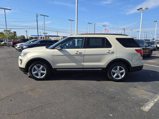Used 2018 Ford Explorer XLT w/ Equipment Group 202A FWD image 5