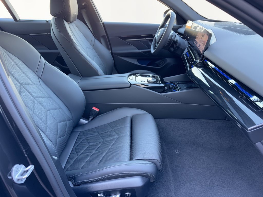 Certified 2026 BMW 530i RWD image 30