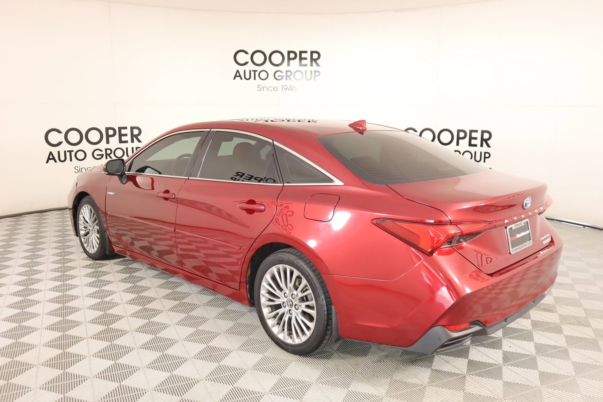 Used 2019 Toyota Avalon Limited image 24