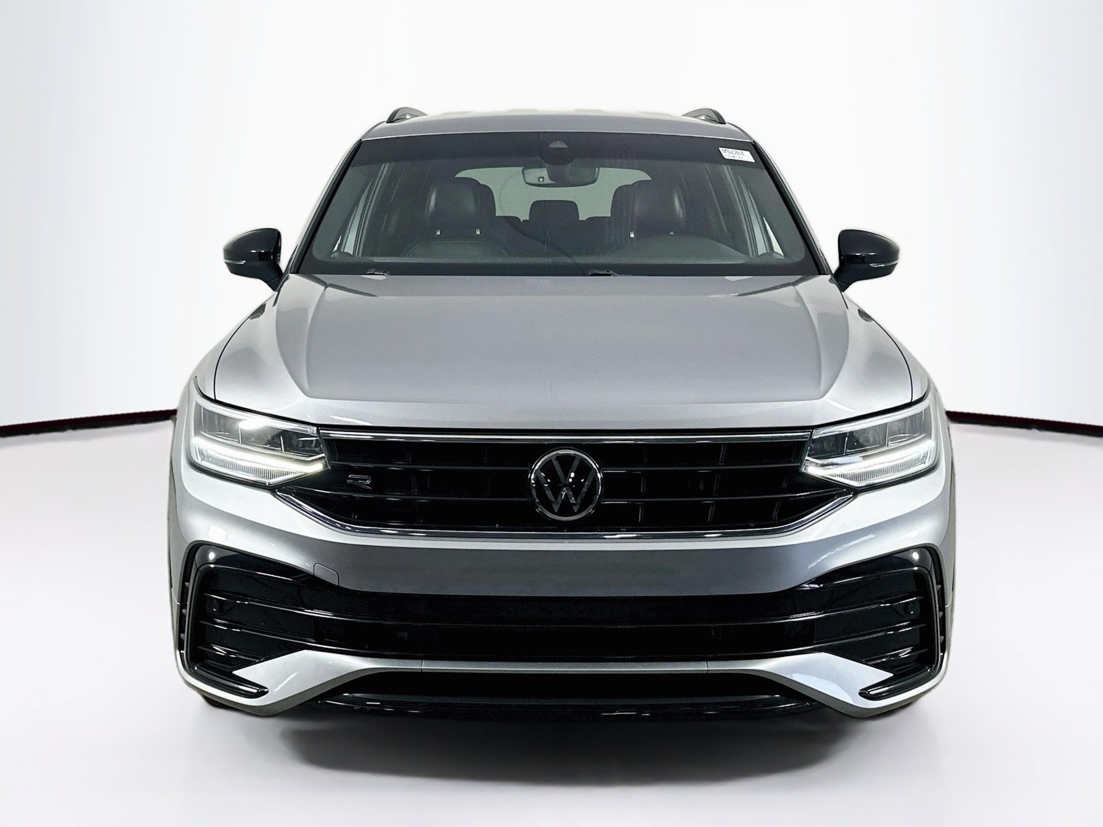 Used 2022 Volkswagen Tiguan SE R-Line FWD image 2
