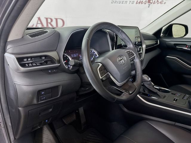Used 2022 Toyota Highlander XLE image 11