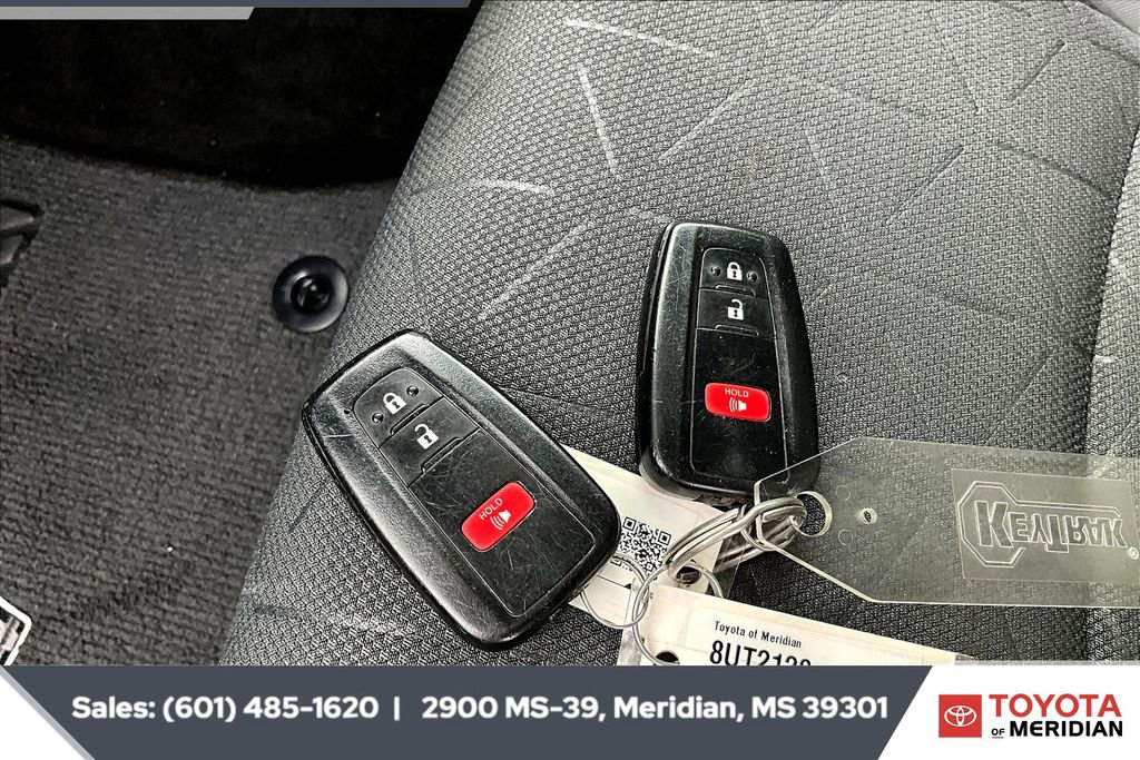 Used 2022 Toyota RAV4 XLE image 9