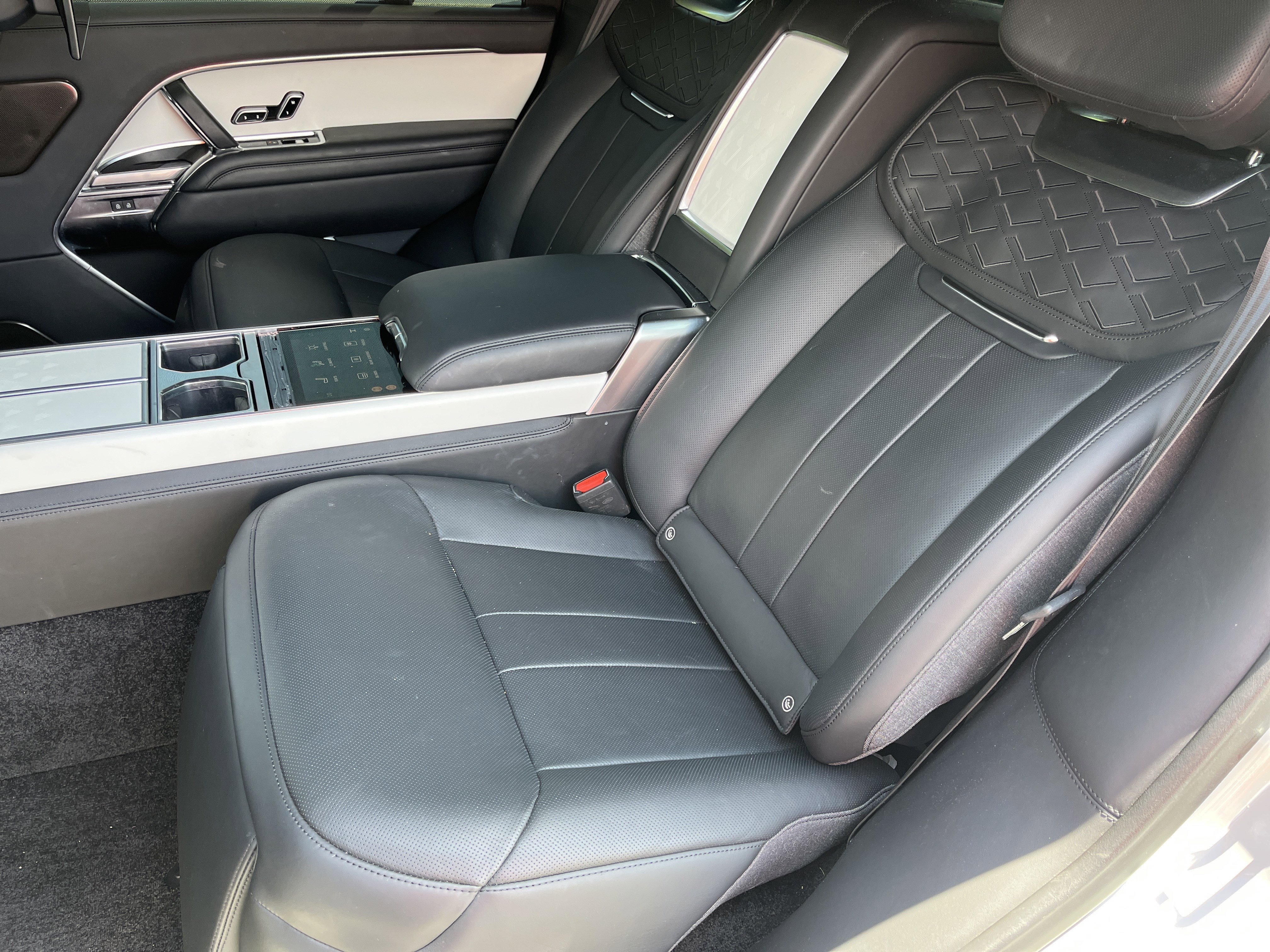 Used 2023 Land Rover Range Rover SV AWD/4WD image 16