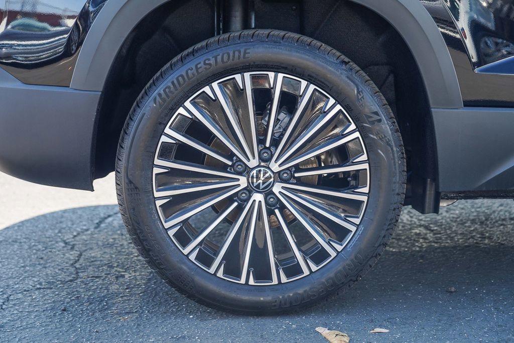 New 2025 Volkswagen Taos SE image 14