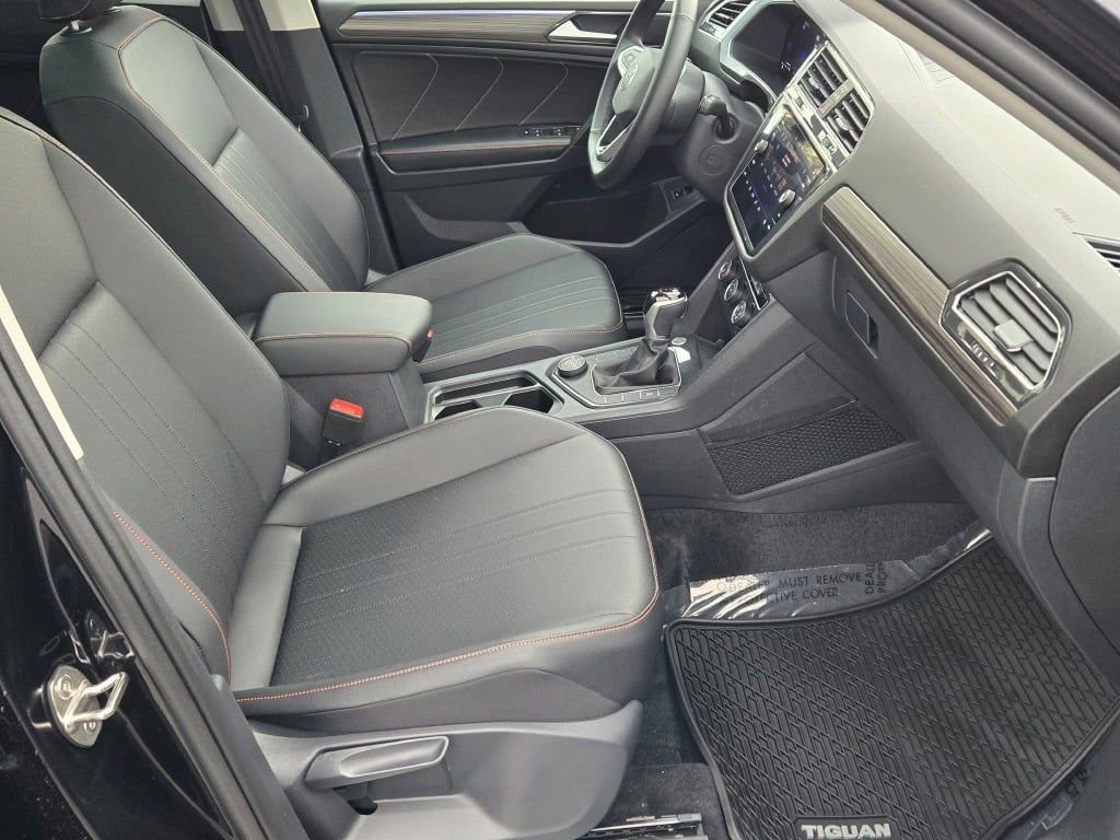 Used 2024 Volkswagen Tiguan Wolfsburg Edition image 10