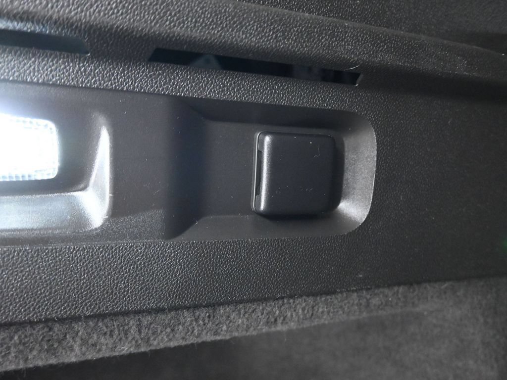Used 2021 Buick Envision Essence AWD/4WD image 47