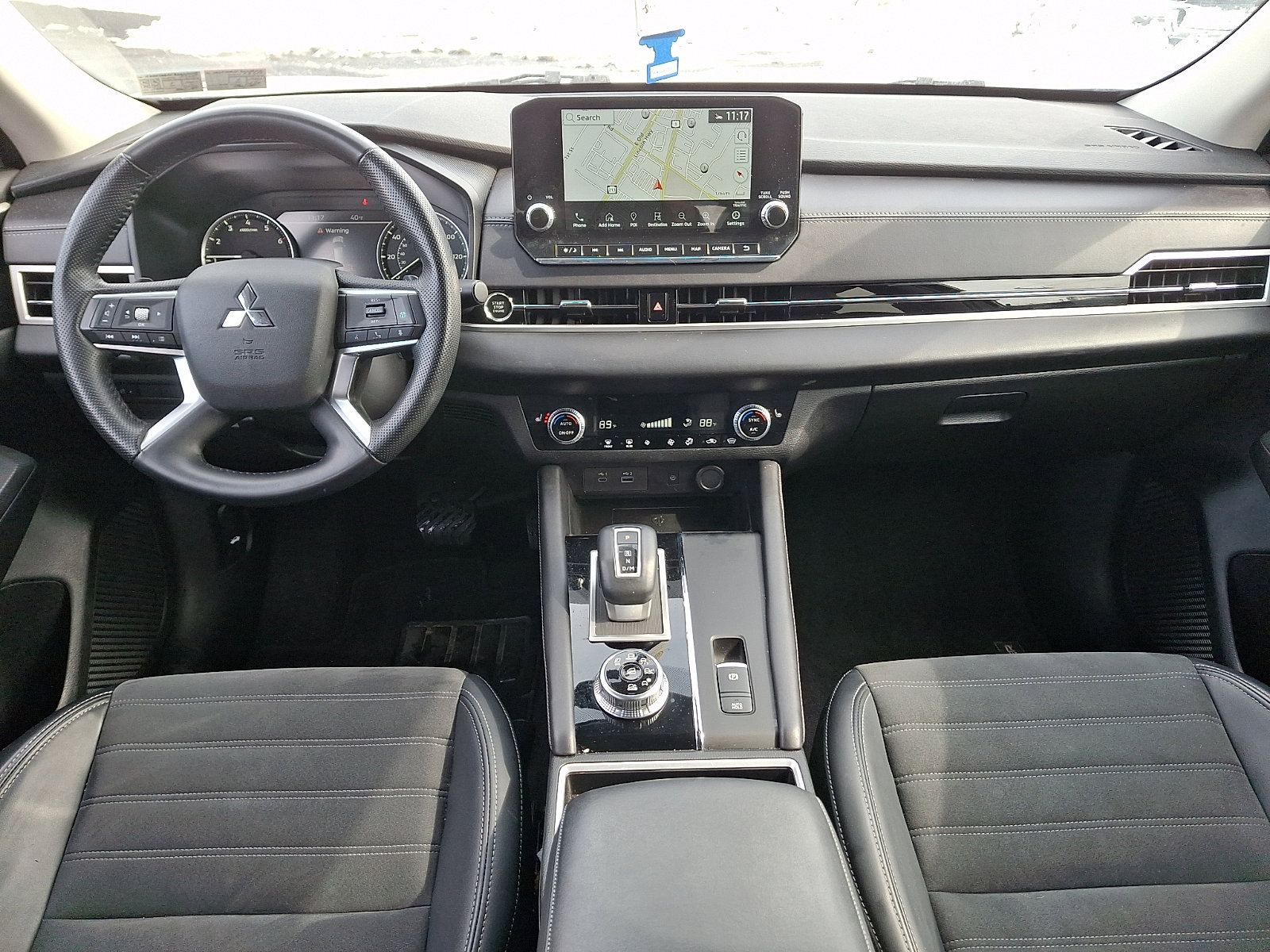 Used 2024 Mitsubishi Outlander SE image 11