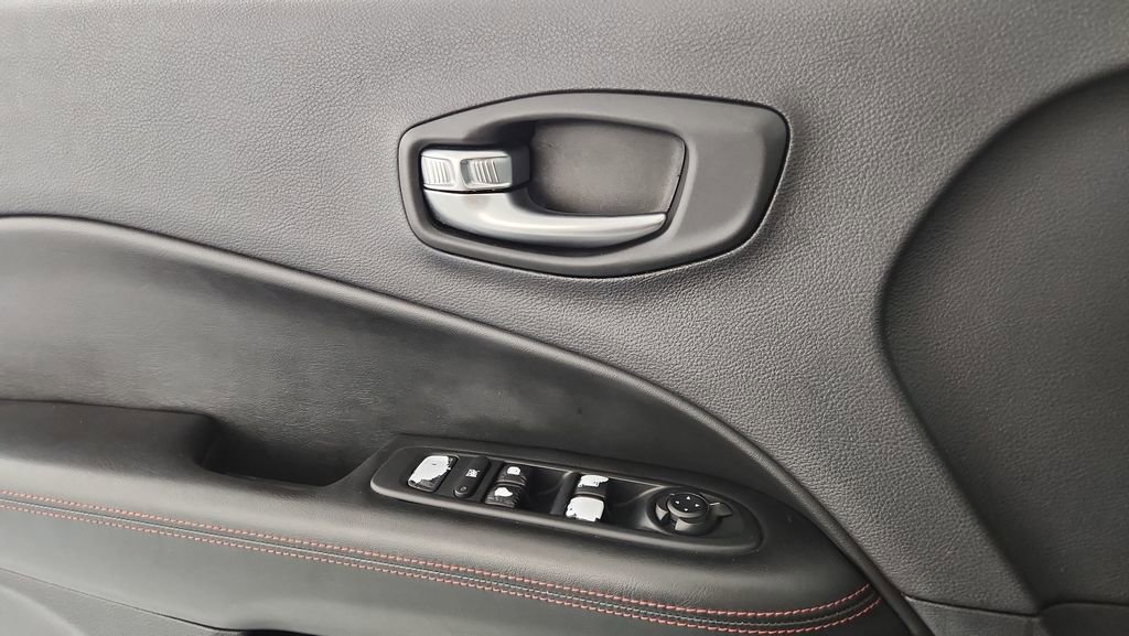 Used 2019 Jeep Compass Trailhawk image 16