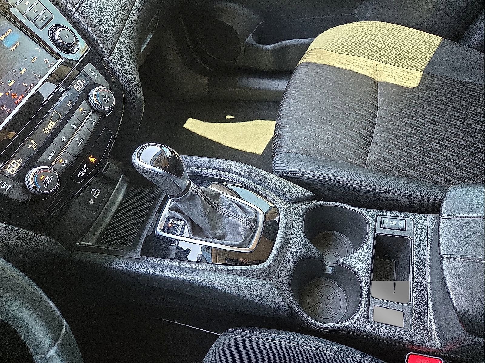 Used 2018 Nissan Rogue SV w/ Premium Package FWD image 25