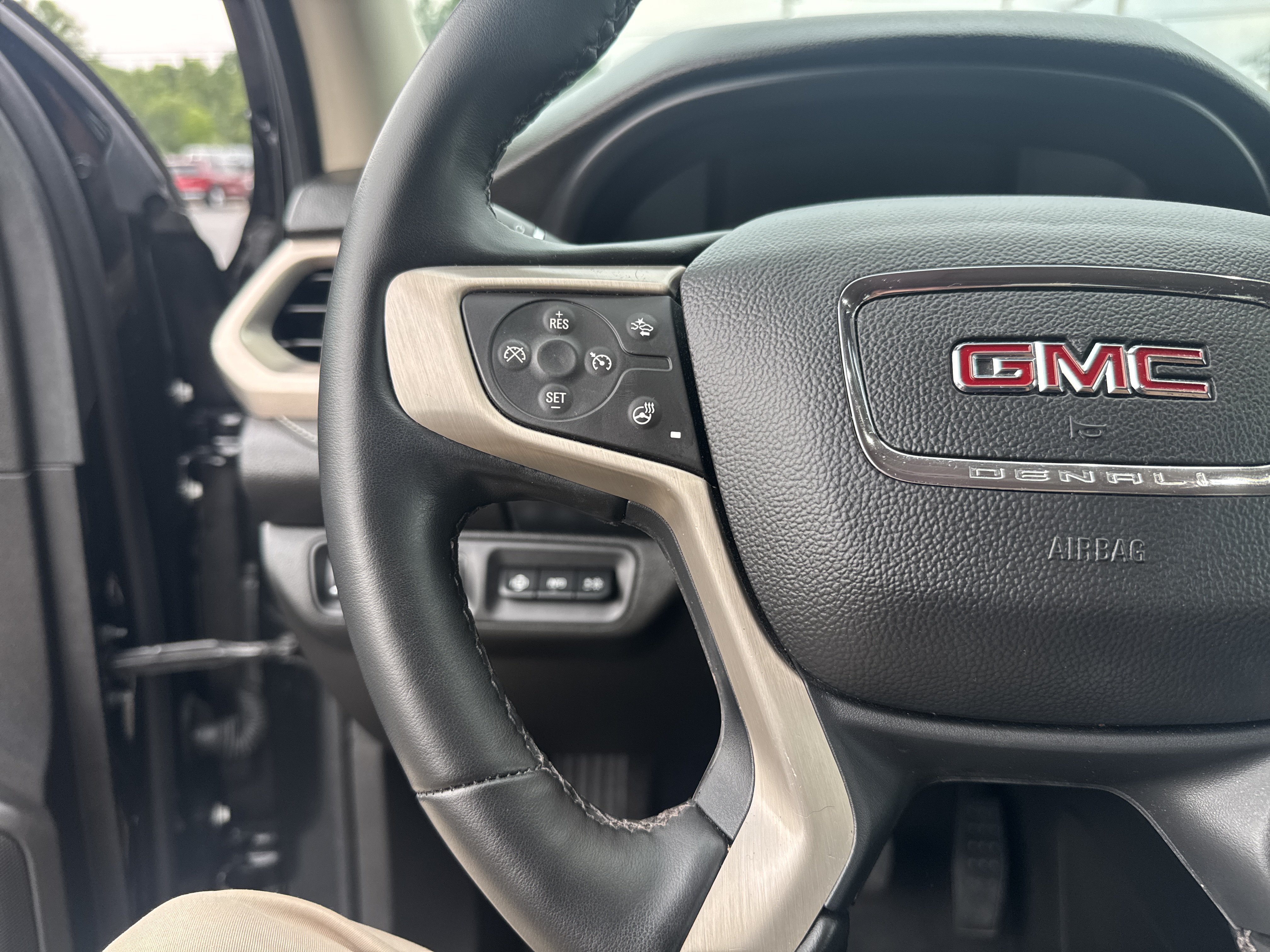 Used 2023 GMC Acadia Denali w/ Denali Ultimate Package AWD/4WD image 19