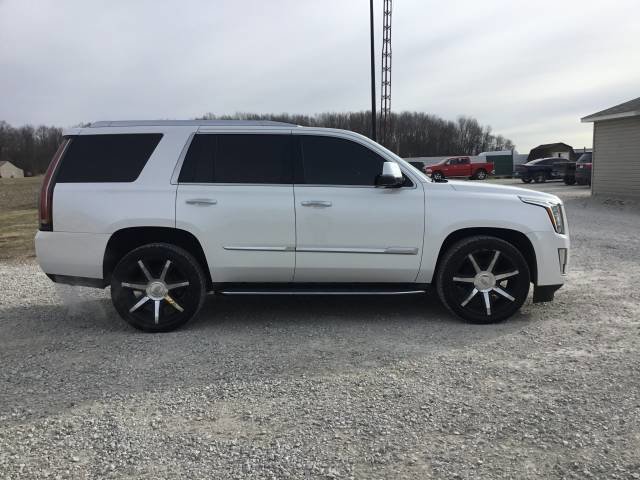 Used 2016 Cadillac Escalade Luxury image 2