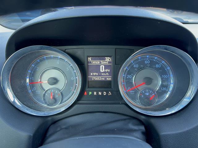 Used 2013 Chrysler Town & Country Touring image 31