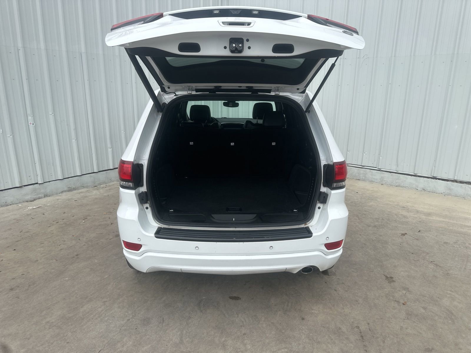 Used 2018 Jeep Grand Cherokee Altitude RWD image 8