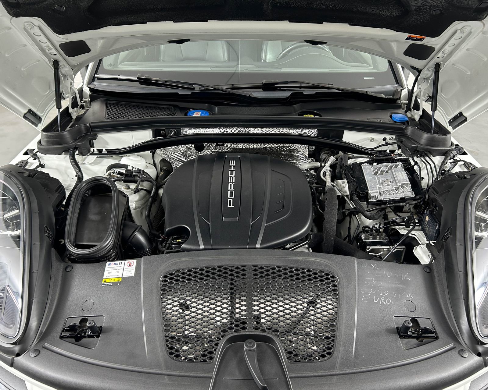 Used 2021 Porsche Macan image 30