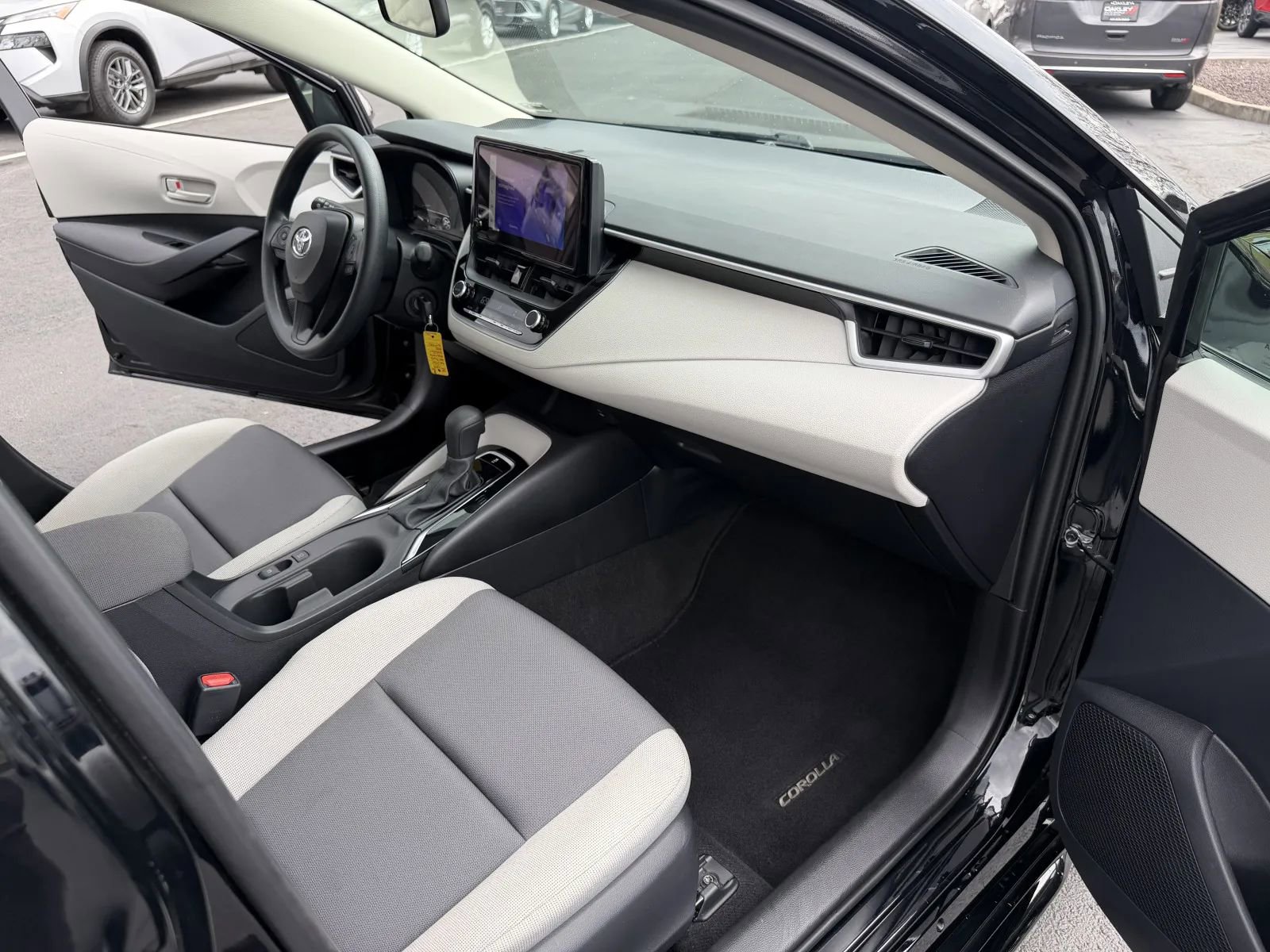 Used 2024 Toyota Corolla LE image 45