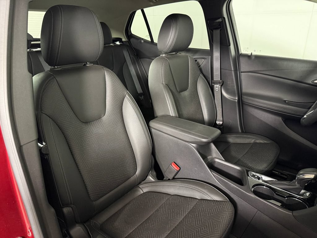 Used 2023 Buick Encore GX Essence w/ Experience Buick Package FWD image 27