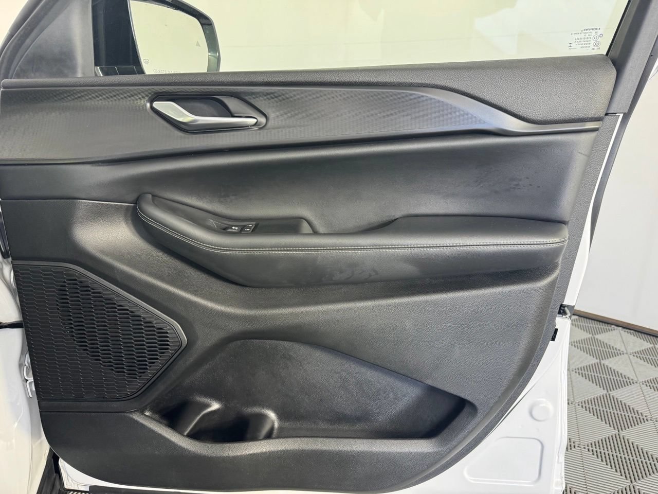 Used 2023 Jeep Grand Cherokee Altitude RWD image 42